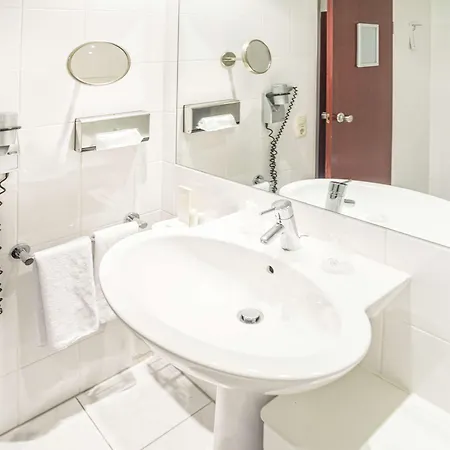 Golden Tulip فندق