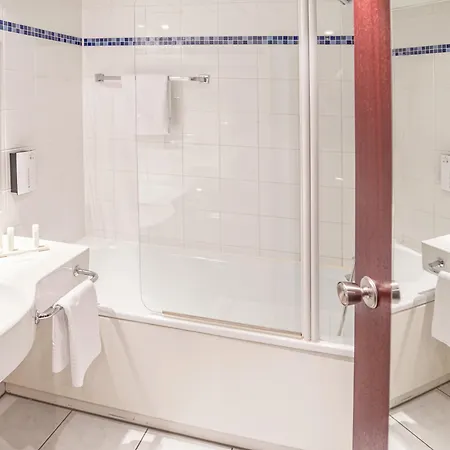 מלון Golden Tulip 3*