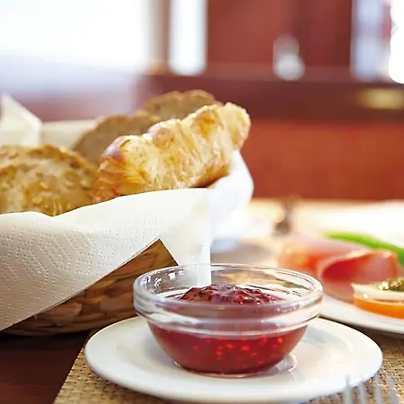 Golden Tulip فندق