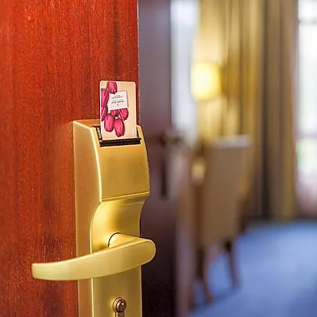 Golden Tulip فندق