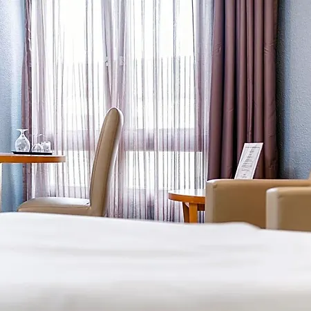 Golden Tulip فندق 3*