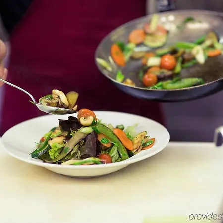 فندق Golden Tulip