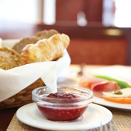 فندق Golden Tulip