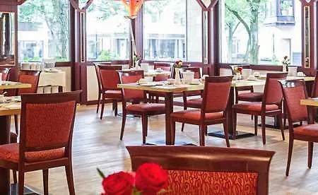 Golden Tulip מלון